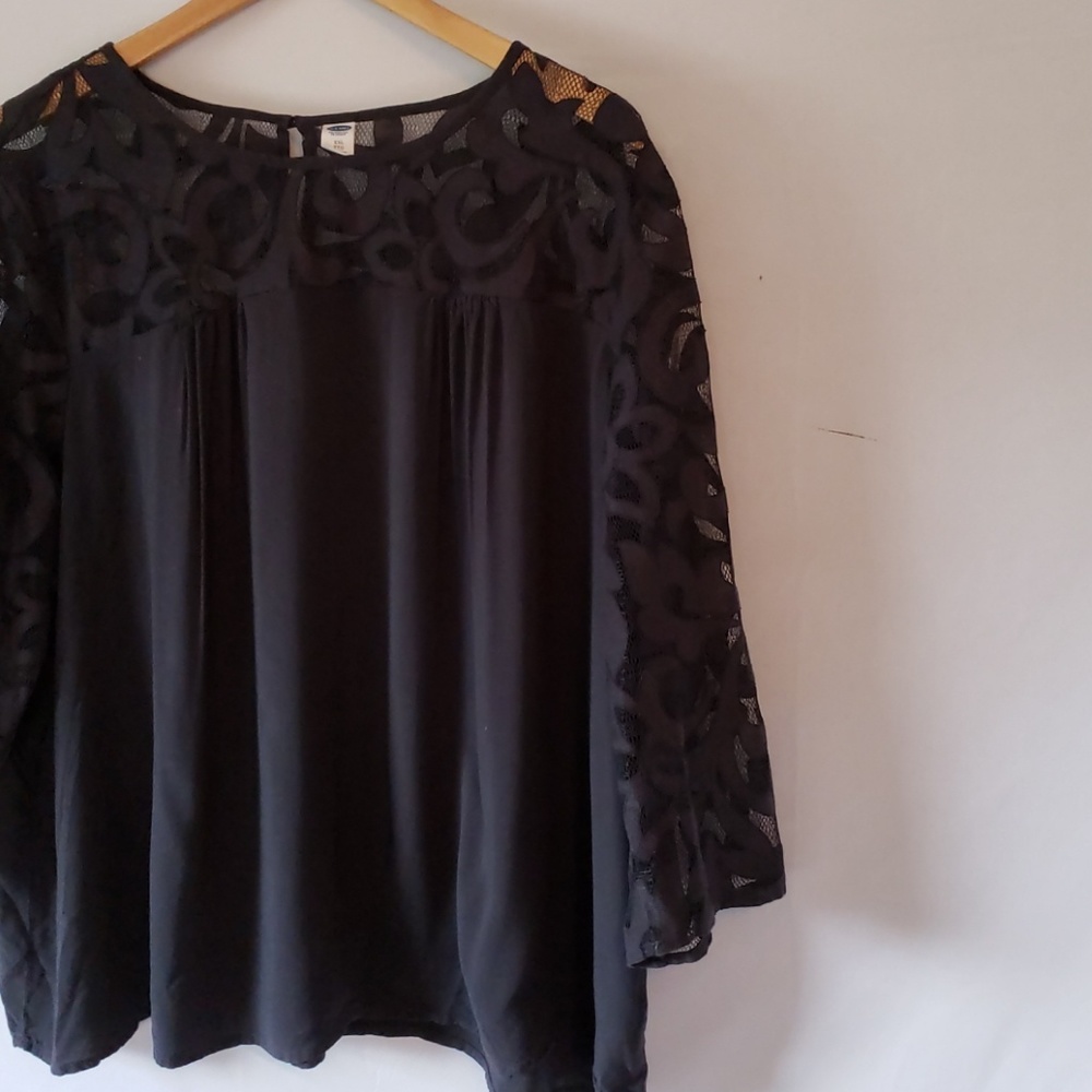 Old Navy top - Picture 2 of 5